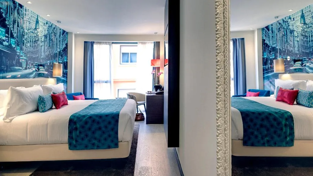 DOUBLE PREMIUM KING BED Room, Hotel Indigo Madrid - Gran Via, Madrid