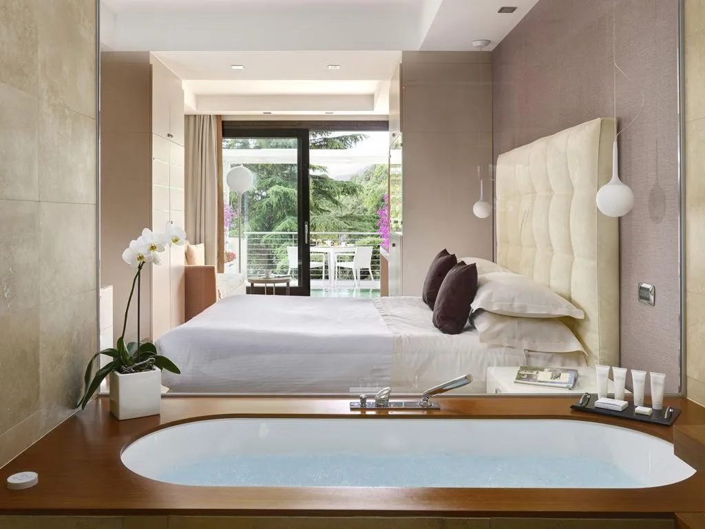 JUNIOR SUITE WITH JACUZZI Room, Relais Paradiso, Naples