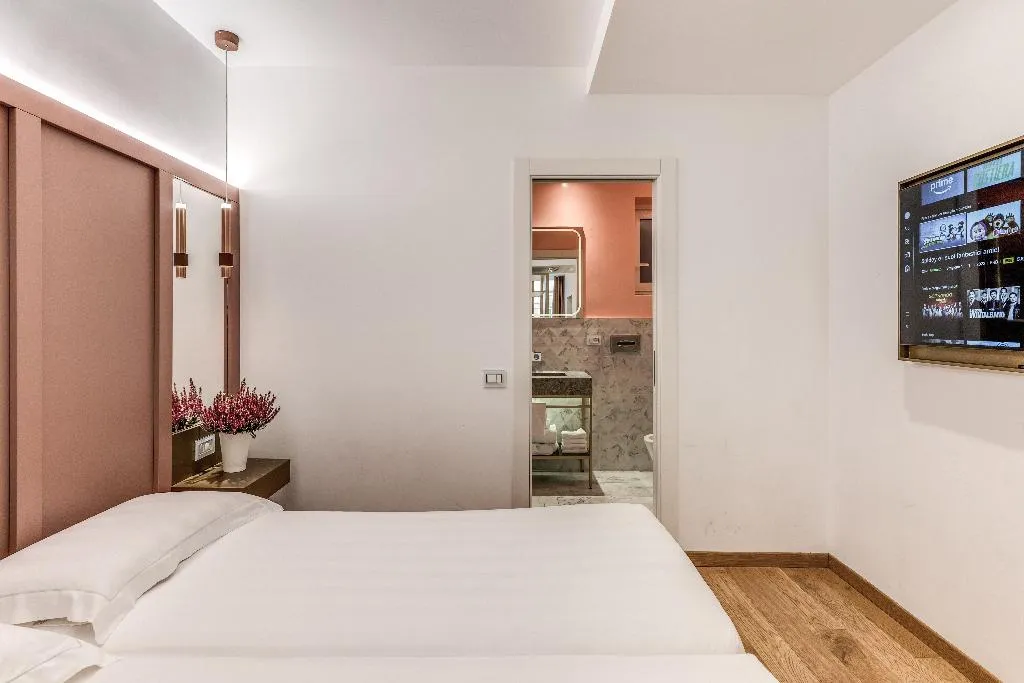 QUADRUPLE PREMIUM Room, Relais Trevi 95 Boutique Hotel, Rome