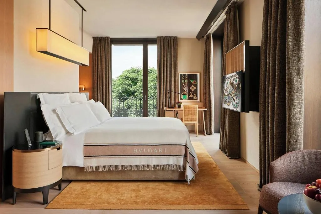 DOUBLE PREMIUM KING BED Room, Bulgari Milan, Milan