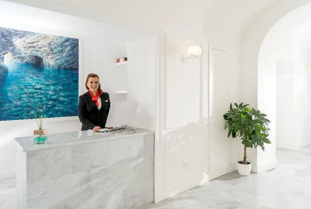 Lobby, Lorelei Londres, Naples