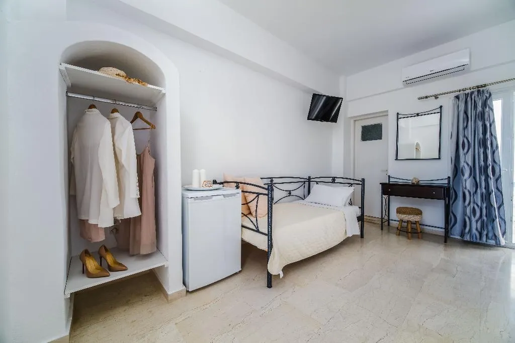 TRIPLE STANDARD Room, Stavros Villas, Santorini