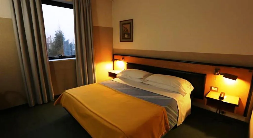 TRIPLE STANDARD Room, Art & Hotel Treviolo, Milan
