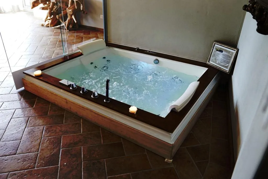 Pool, I Tre Baroni, Rome