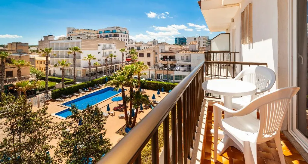 APARTMENT CAPACITY 4 ONE BEDROOM Room, Charlys, Majorca