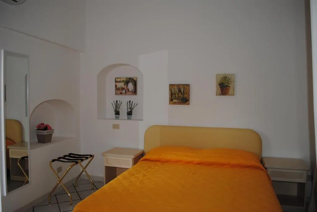 Room, Mimì B&B, Naples