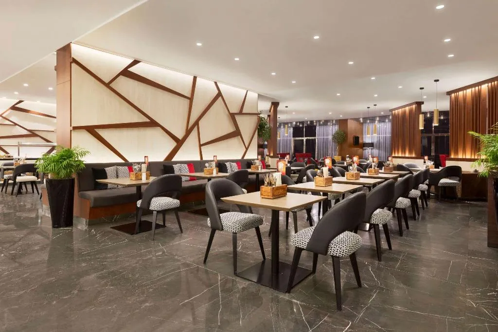 Restaurant, TRYP by Wyndham Dubai, Dubai