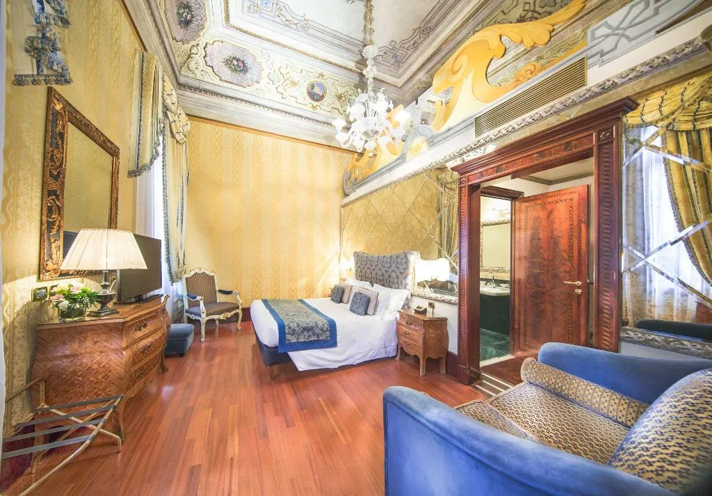 Room, Colombina, Venice