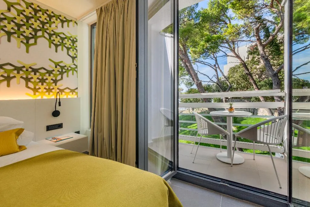 DOUBLE WITH BALCONY Room, Bluesun Mala Berulia, Split