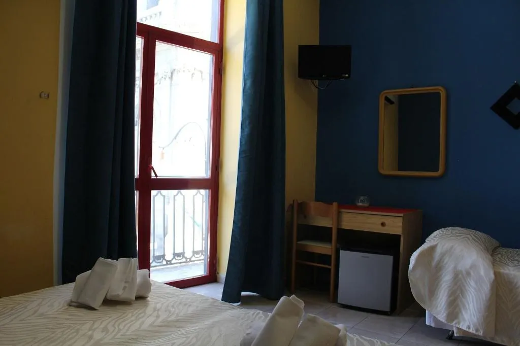 Room, Hotel Santuario Pompei, Naples