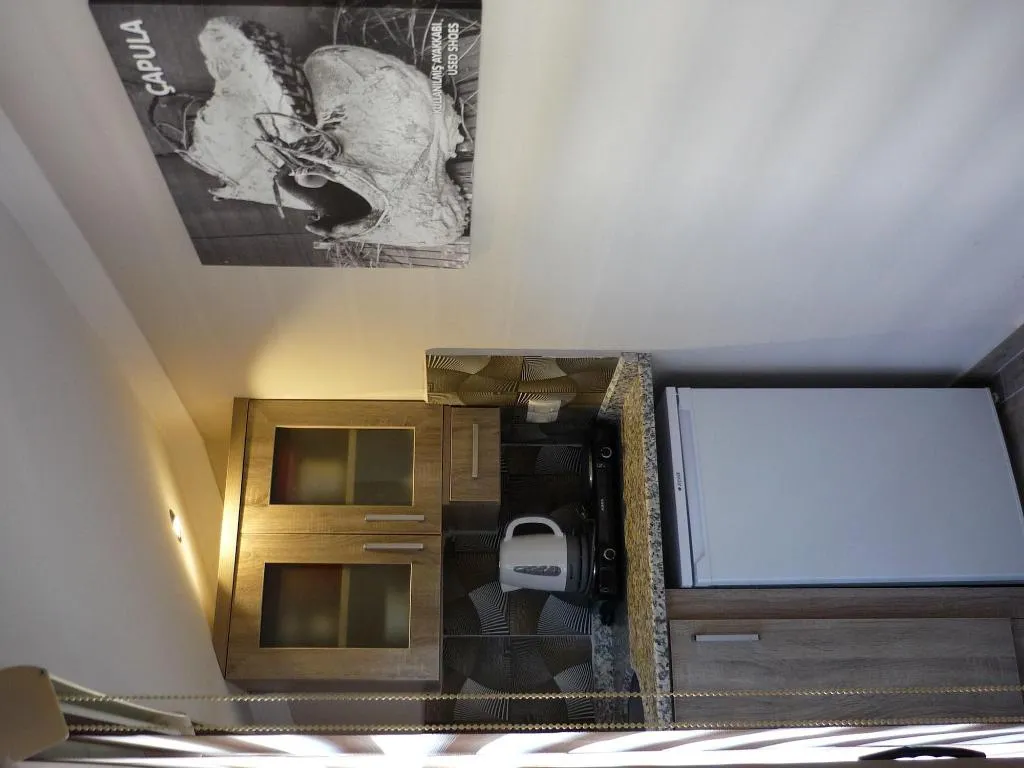 Room, Street61 Studios, Dalaman