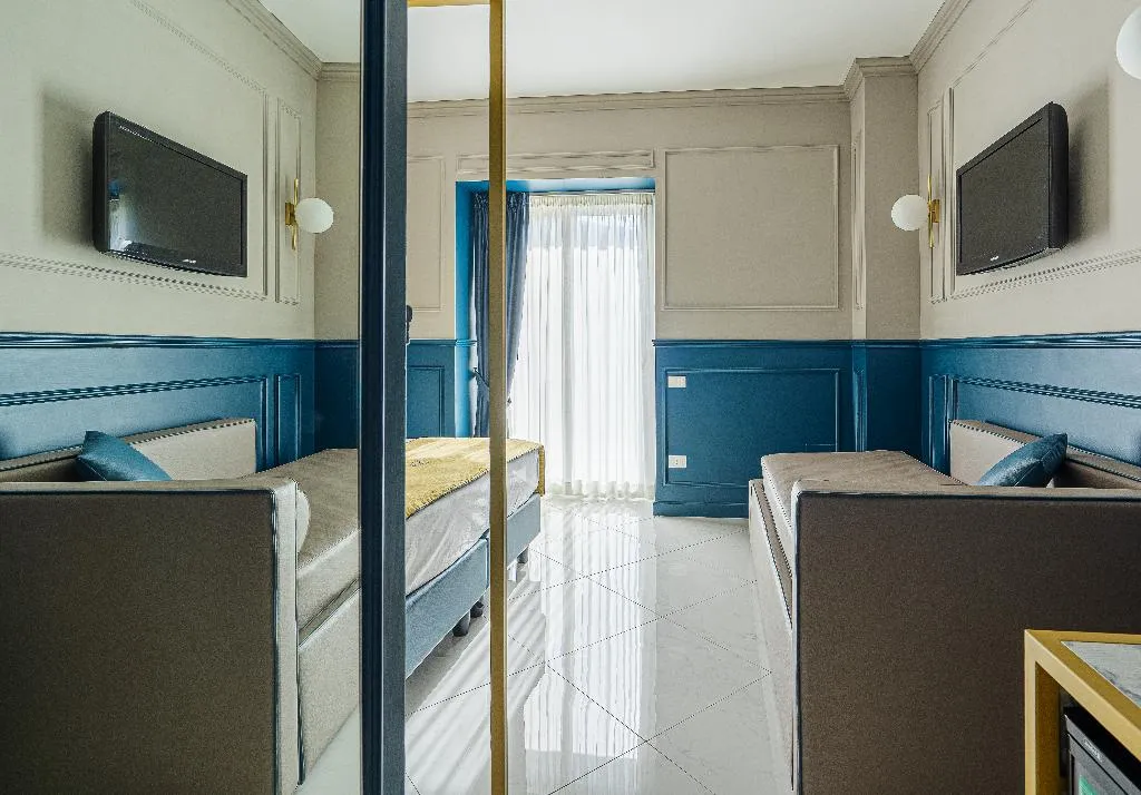Double or Twin DELUXE POOL VIEW Room, Mary Hotel, Naples