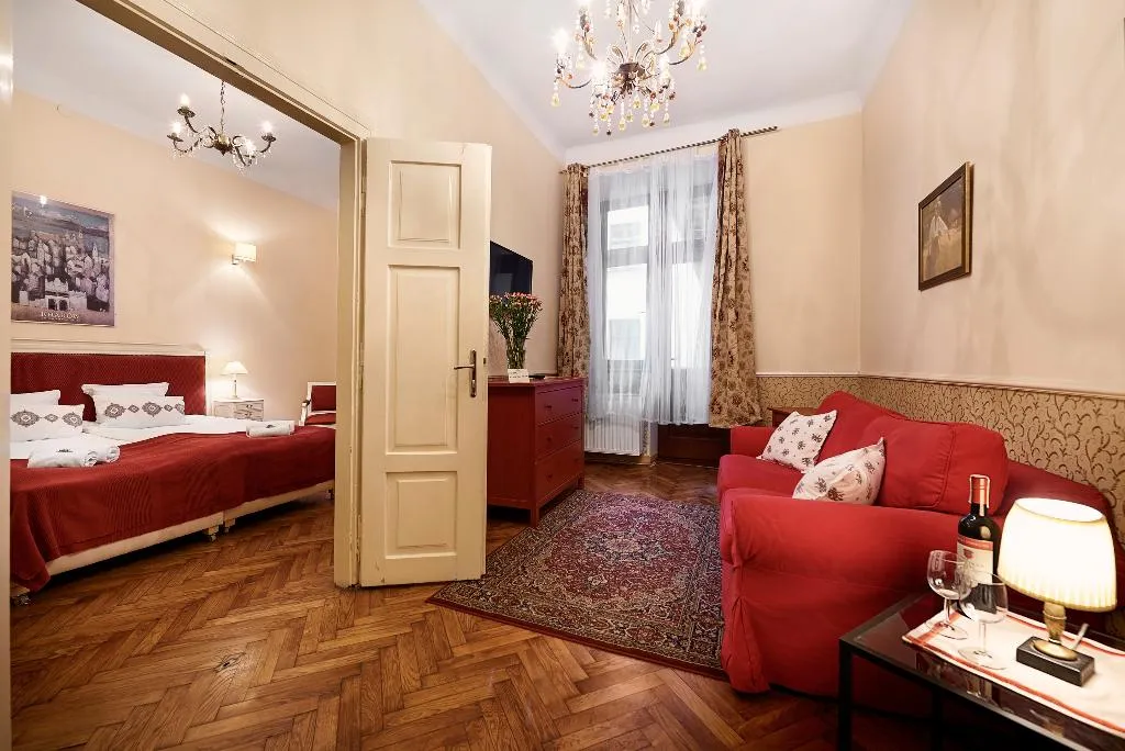 APARTMENT ONE BEDROOM Room, Gołębia 8 Residence, Krakow