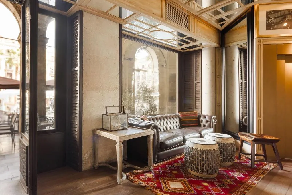 Lobby, Do: Placa Reial, Barcelona