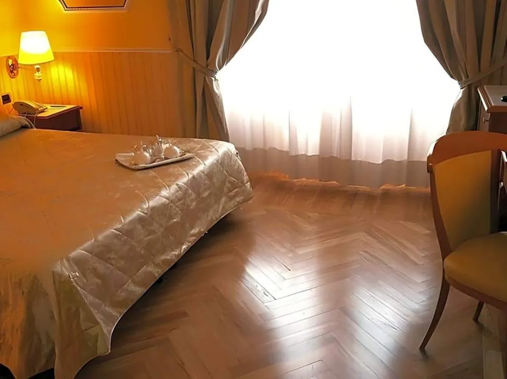 Double or Twin STANDARD Room, Andreola Central Hotel, Milan