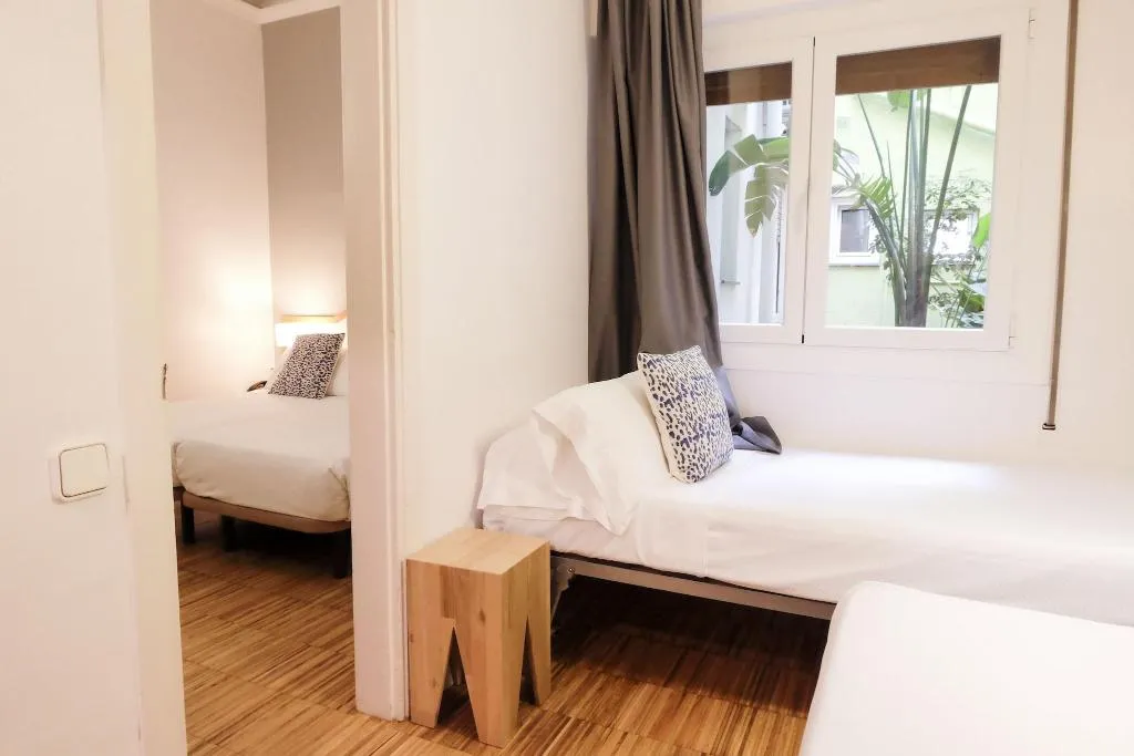 Room, Subur, Costa Brava