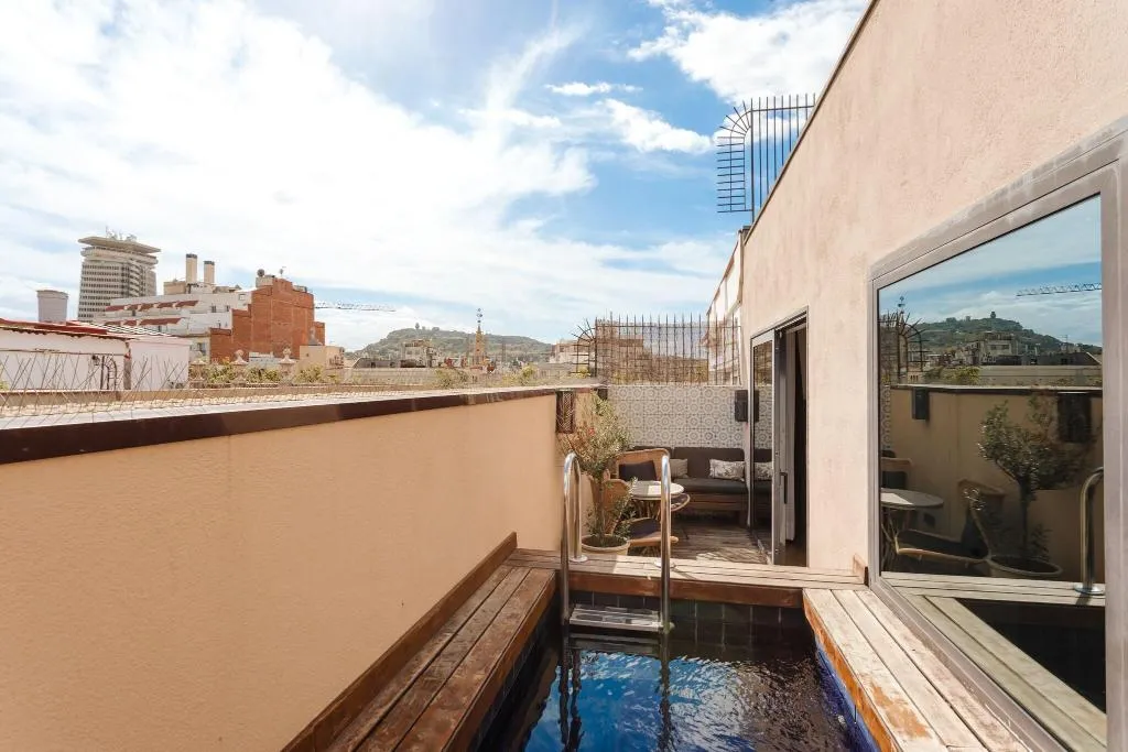 DOUBLE SUPERIOR WITH PRIVATE POOL Room, Do: Placa Reial, Barcelona