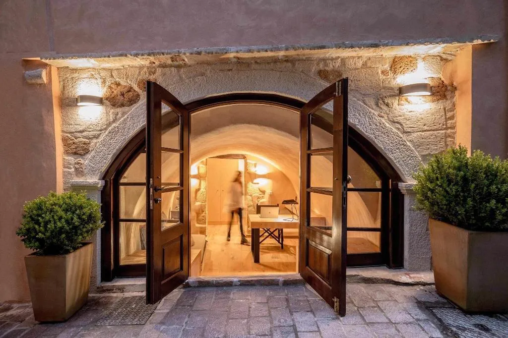 General view, J&G Suites, Crete