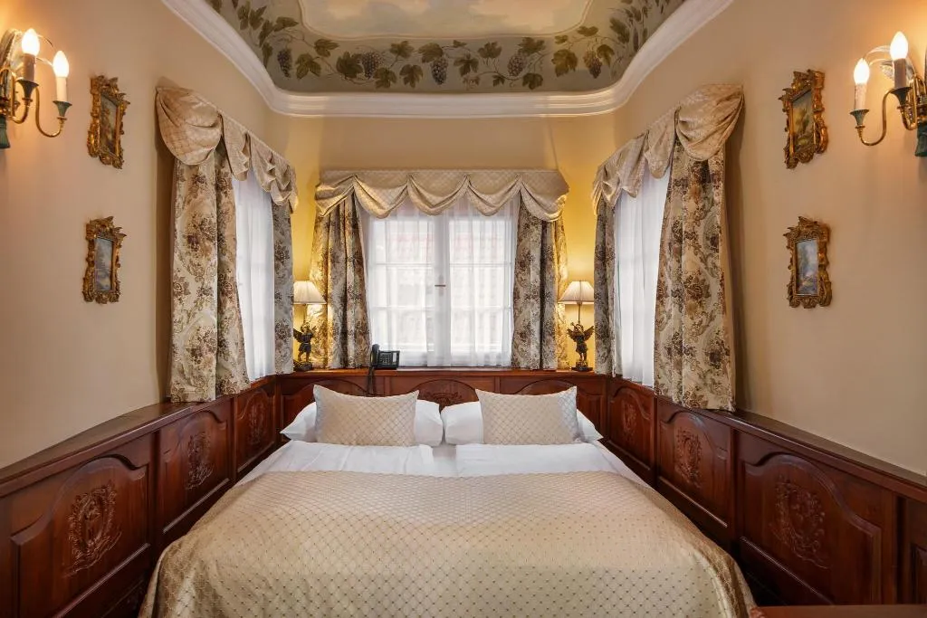 SUITE KING SIZE BED Room, Iron Gate Hotel & Suites Prague by BHG, Prague