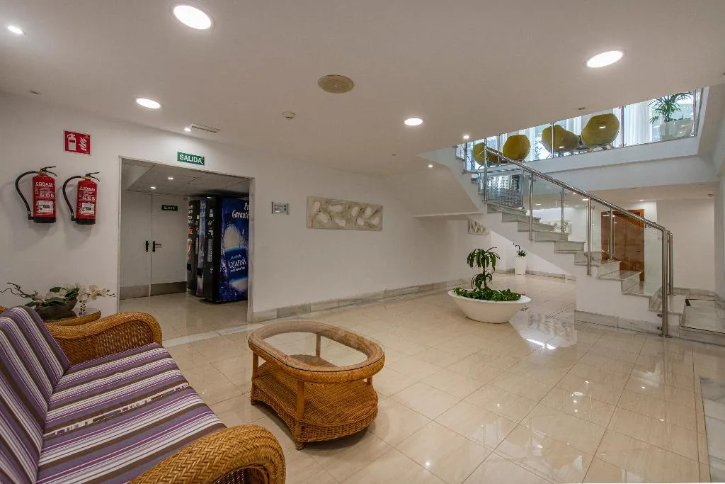 Lobby, Obelisco, Majorca
