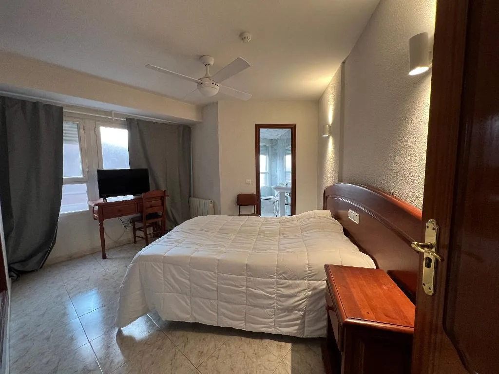 DOUBLE STANDARD Room, Hostal La Embajada, Madrid