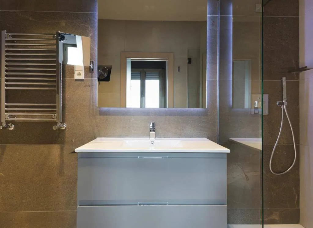 APARTMENT THREE BEDROOMS WITH VIEWS Room, Regente, Madrid