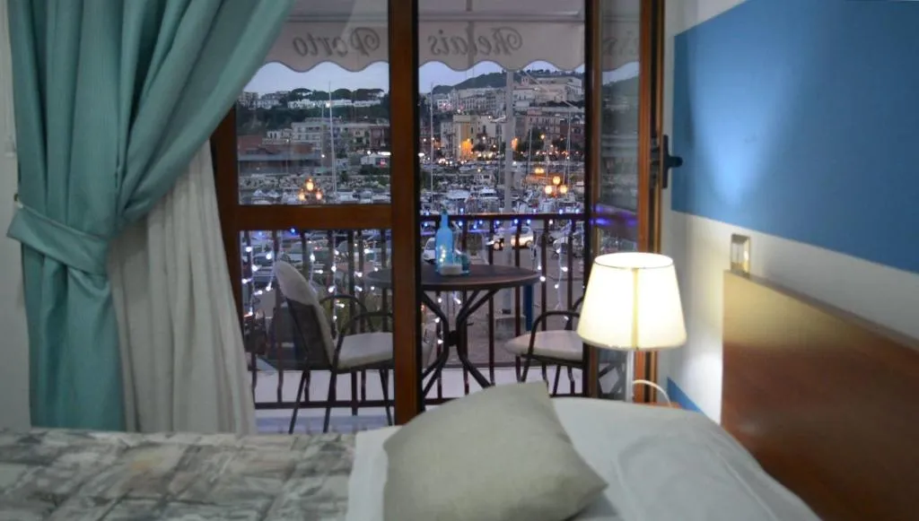 Room, Relais Al Porto, Naples
