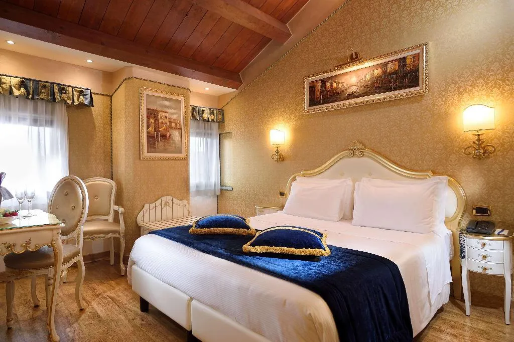 Room QUEEN SIZE BED Room, Hotel Olimpia Venice, BW Signature Collection, Venice