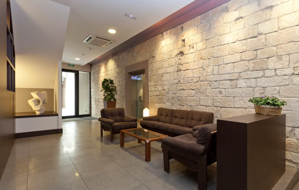 Lobby, Peninsular, Costa Brava