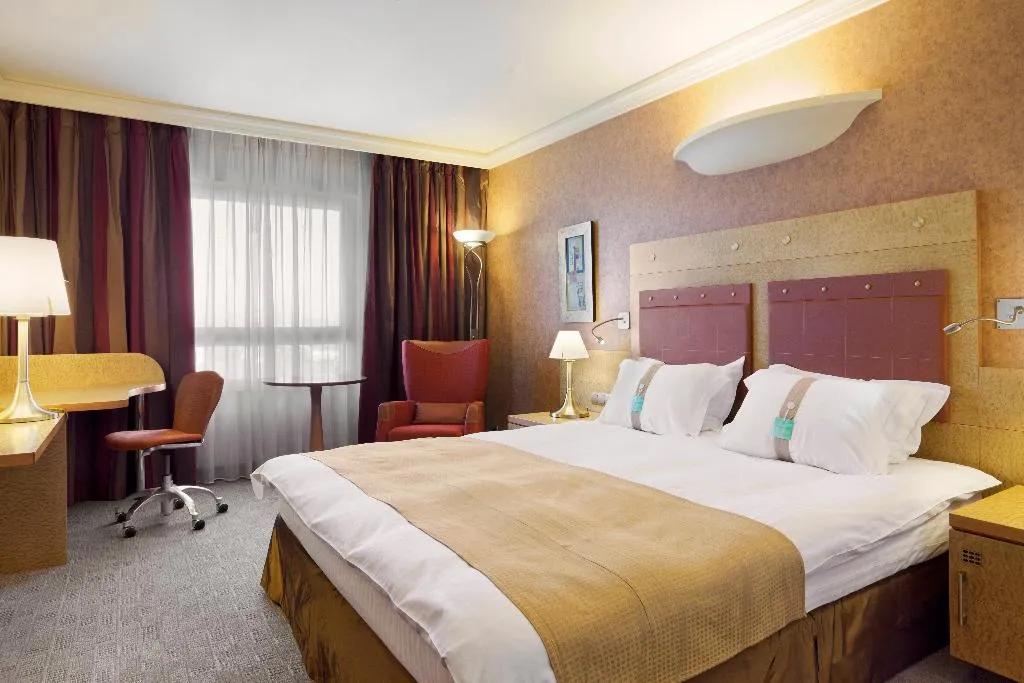 DOUBLE PREMIUM Room, Holiday Inn Athens Attica Av. Airport West, Athens