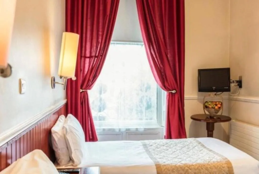 Room, The Lansdowne Hotel, Dublin