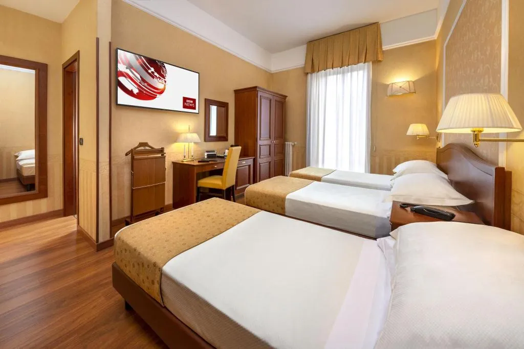 TRIPLE TWO BEDS Room, Lancaster Hotel, Milan