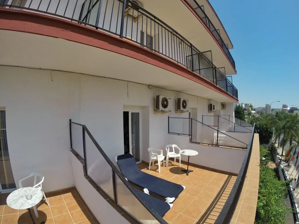 Room, Carmen Teresa, Costa Del Sol