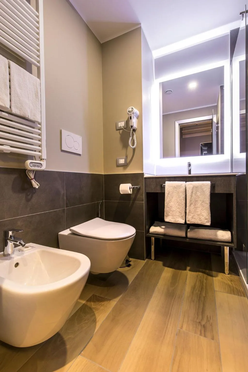 Room, 43 Station Hotel, Milan
