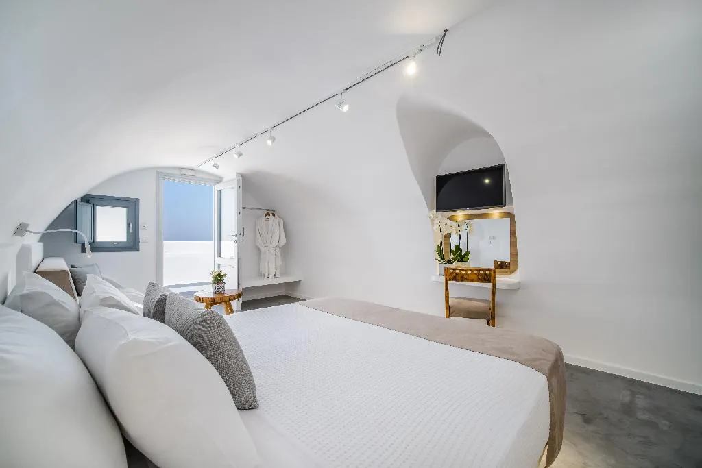 SUITE WITH VIEWS Room, Serenita Luxury Suites, Santorini