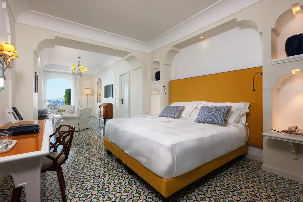 SUITE WITH JACUZZI WITH VIEWS Room, Grand Hotel Ambasciatori, Naples