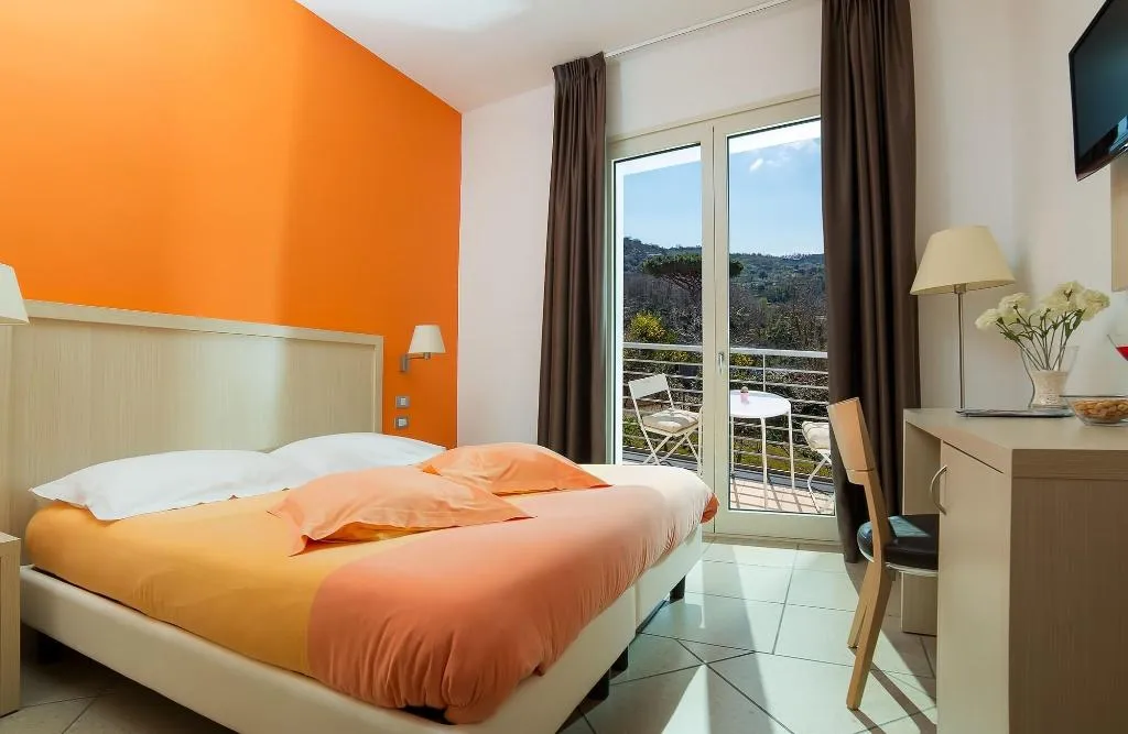 Room, Demariahouse, Naples