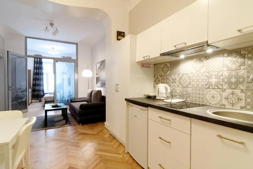 APARTMENT CAPACITY 6 TWO BEDROOMS Room, P&J Tourist Apartments, Krakow