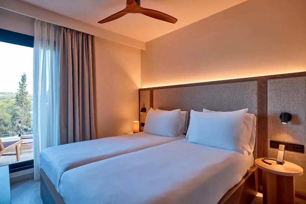 Double or Twin DELUXE Room, Purobeach Resort Santa Ponsa, Majorca