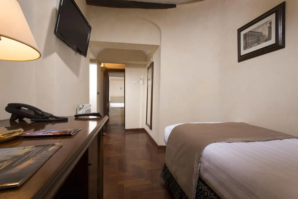 SINGLE COMFORT Room, Teatro Pace 33, Rome