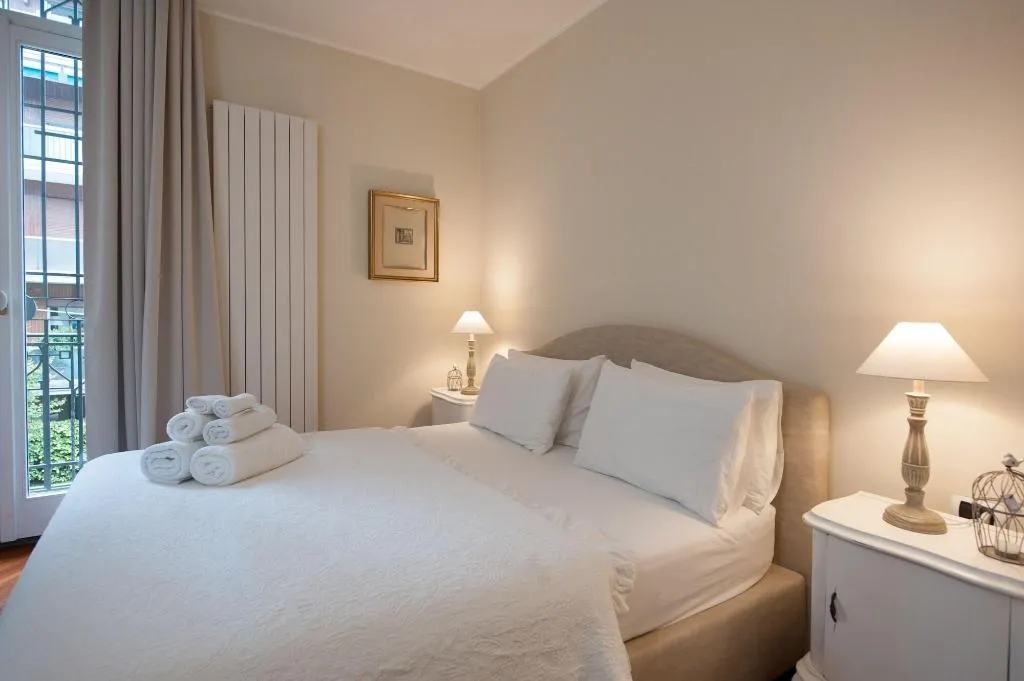 Room, Thea Monza, Milan