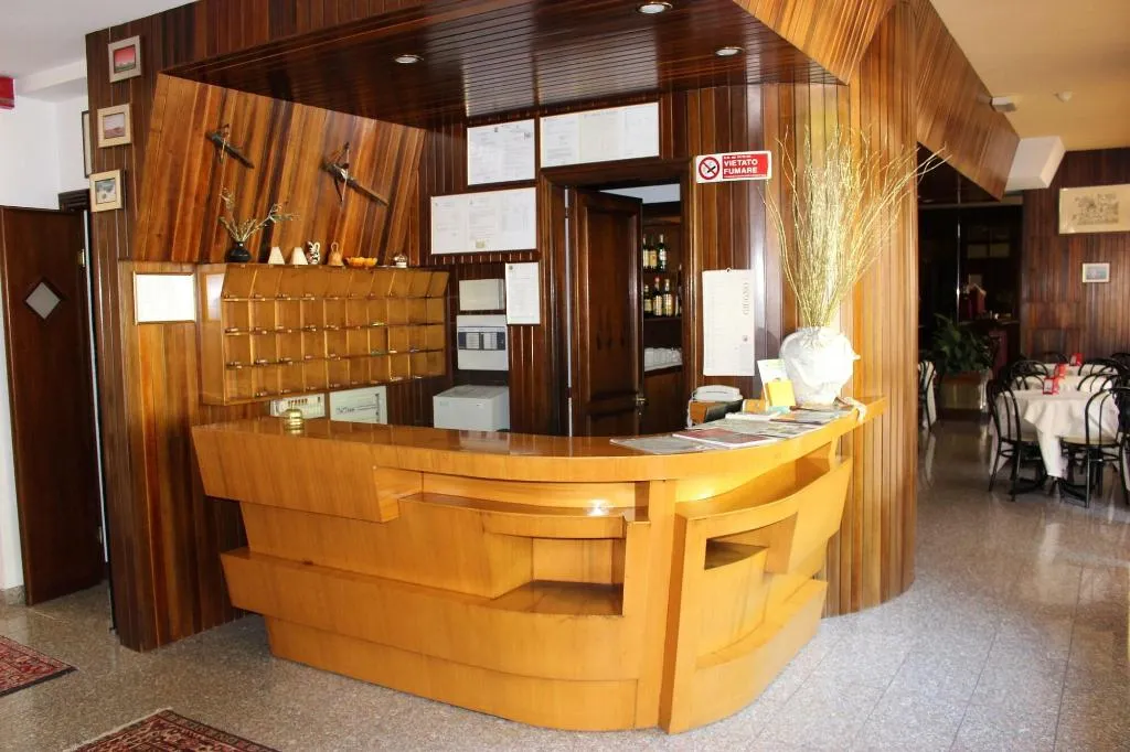 Lobby, Pinolo, Umbria