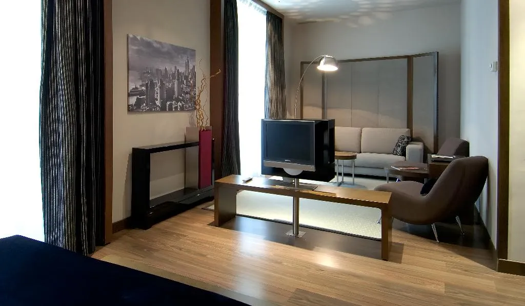JUNIOR SUITE STANDARD Room, Vincci Soho, Madrid