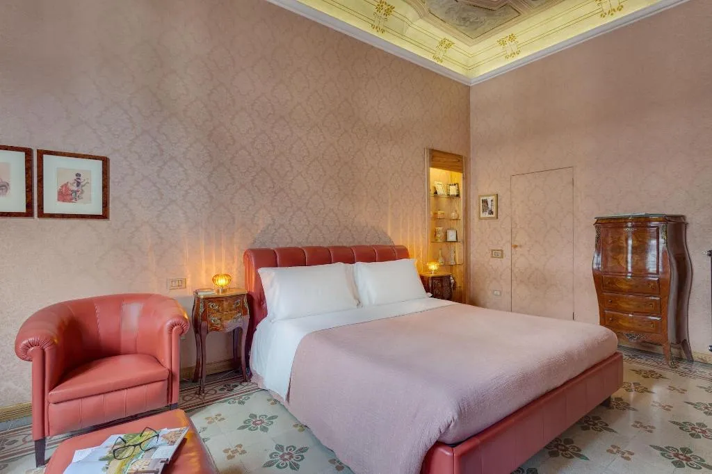 Room, Cavour 10, Florence