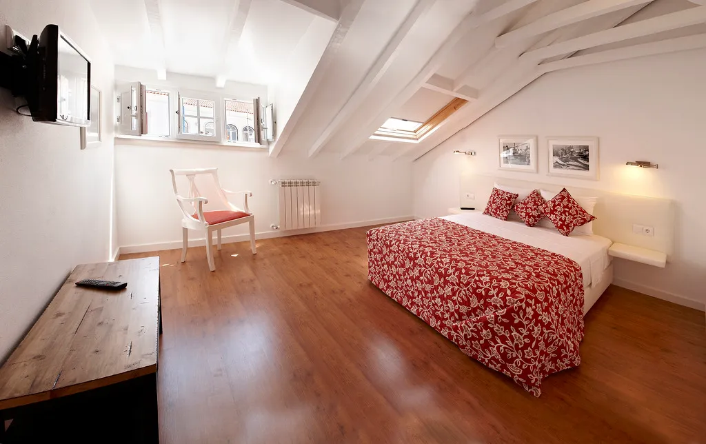 Double or Twin STANDARD Room, Casa das Aguarelas, Lisbon