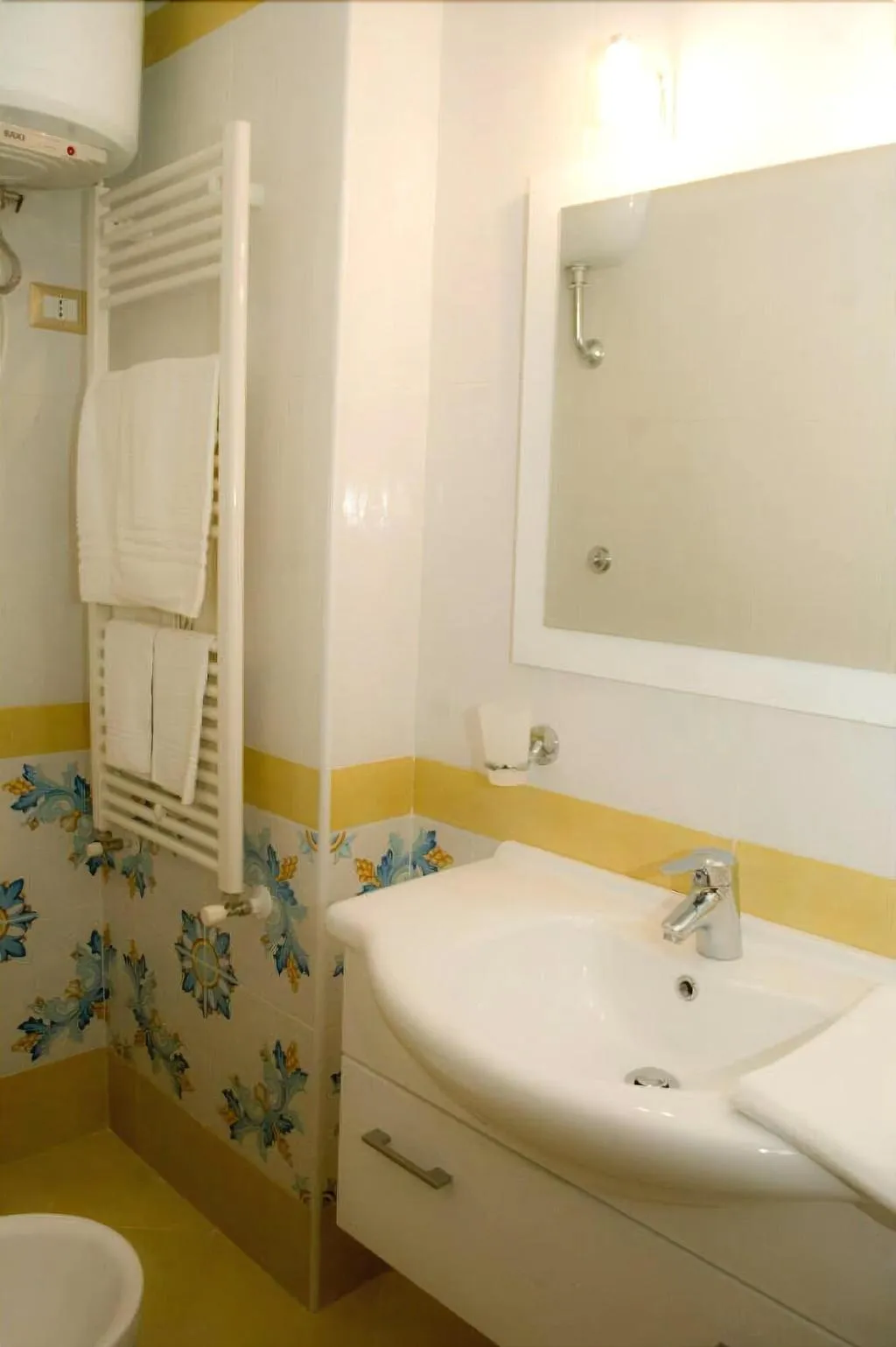 Room, Bed And Breakfast Medea, Naples