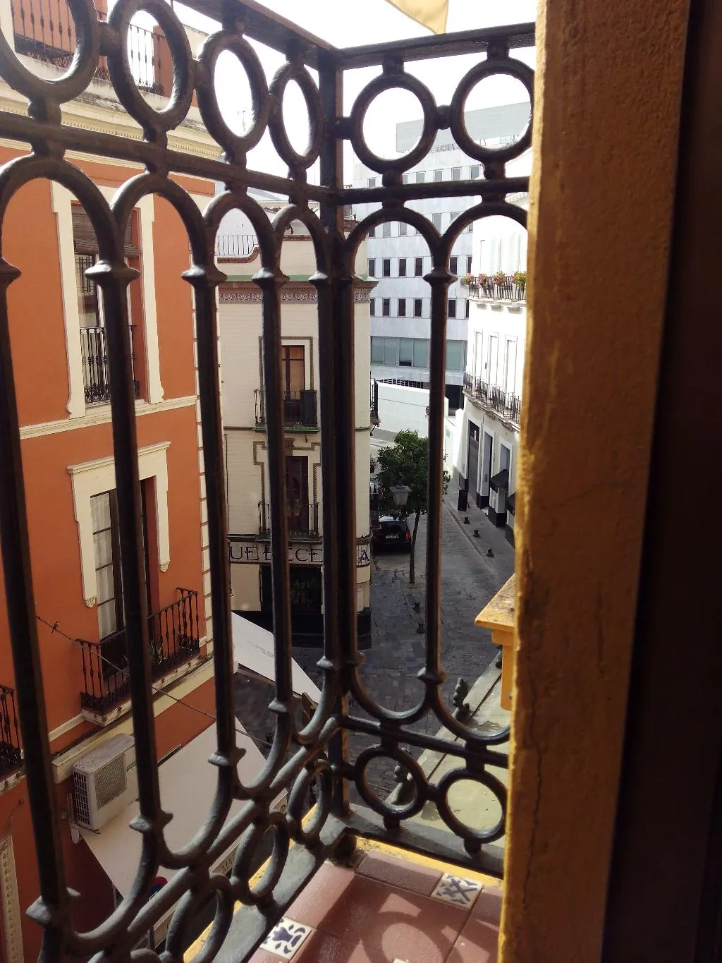 Room, Europa, Seville