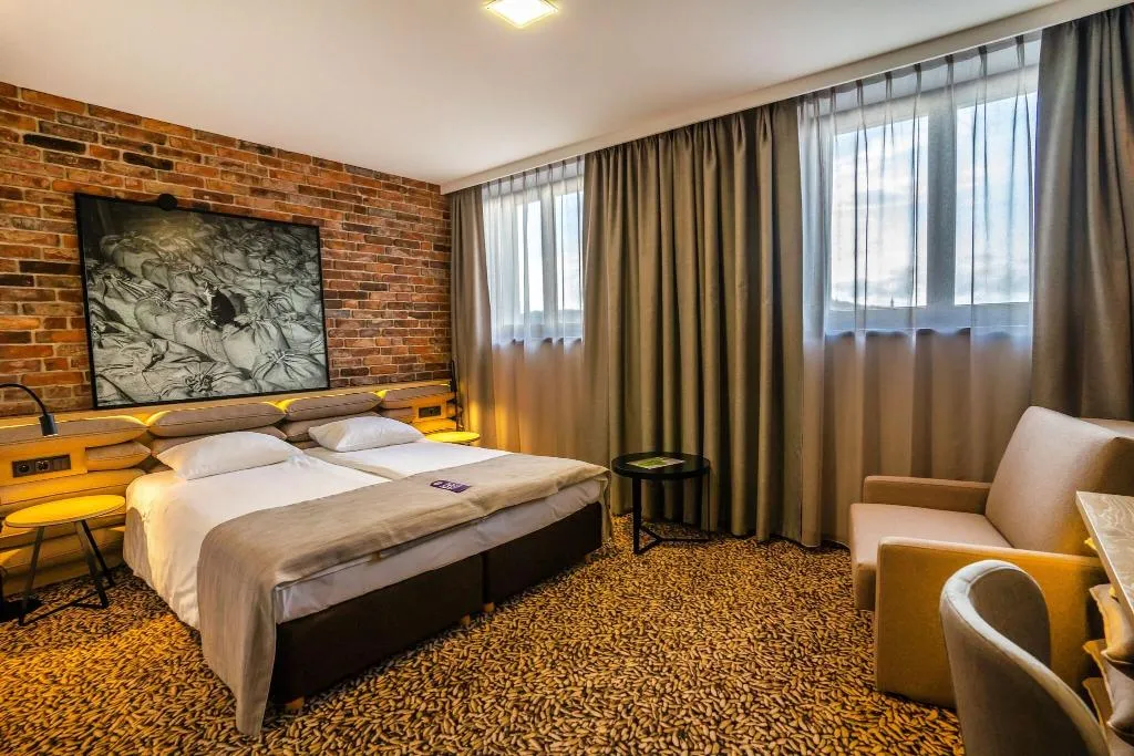 TWIN PREMIUM QUEEN BED Room, Qubus Hotel Gdansk, Gdansk