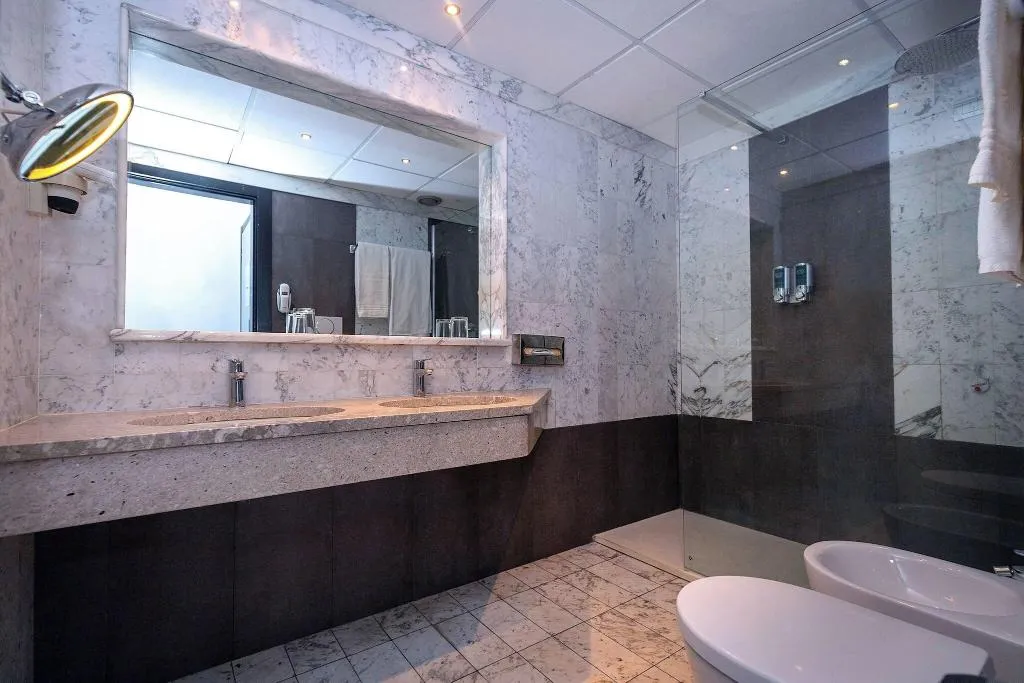 DOUBLE DELUXE SEA VIEW Room, Four Points by Sheraton Catania Hotel & Conference, Catania