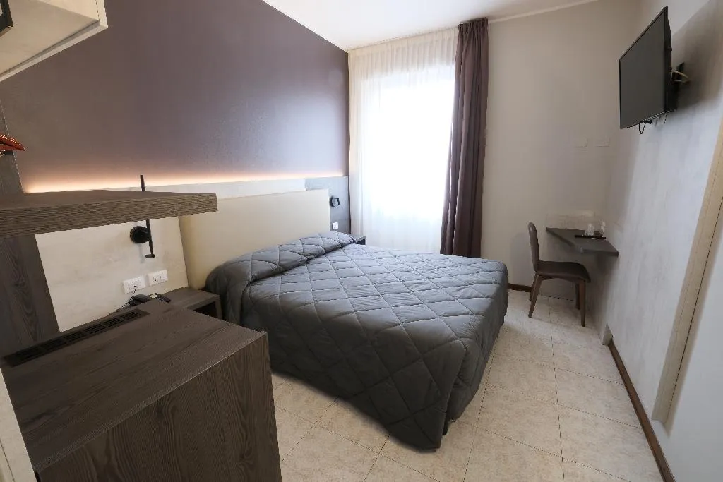 Double or Twin STANDARD Room, Mistral, Milan